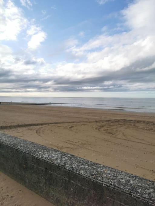Cabourg Cosy, Appartement Refait A Neuf, 5 Min A Pied De La Mer Exterior foto